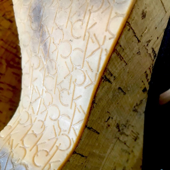 Calvin Klein strappy wedge heel with elastic flex - Picture 4 of 4